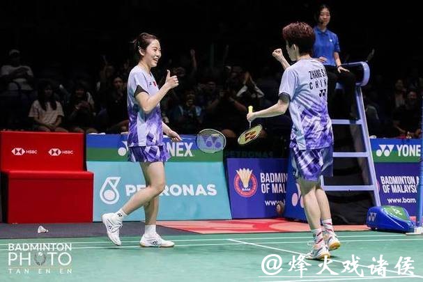 马来西亚羽毛球公开赛：国羽混双三对组合晋级8强