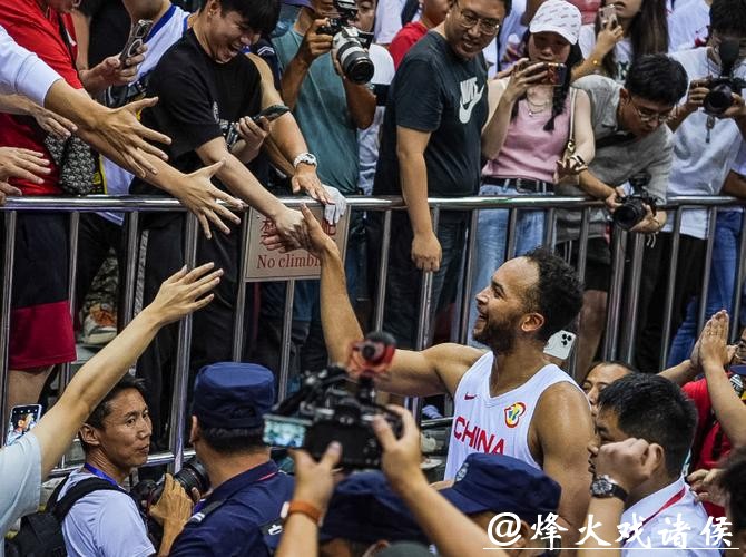 强将归队 李凯尔赴欧与中国男篮会合 强将归队 李凯尔赴欧与中国男篮会合