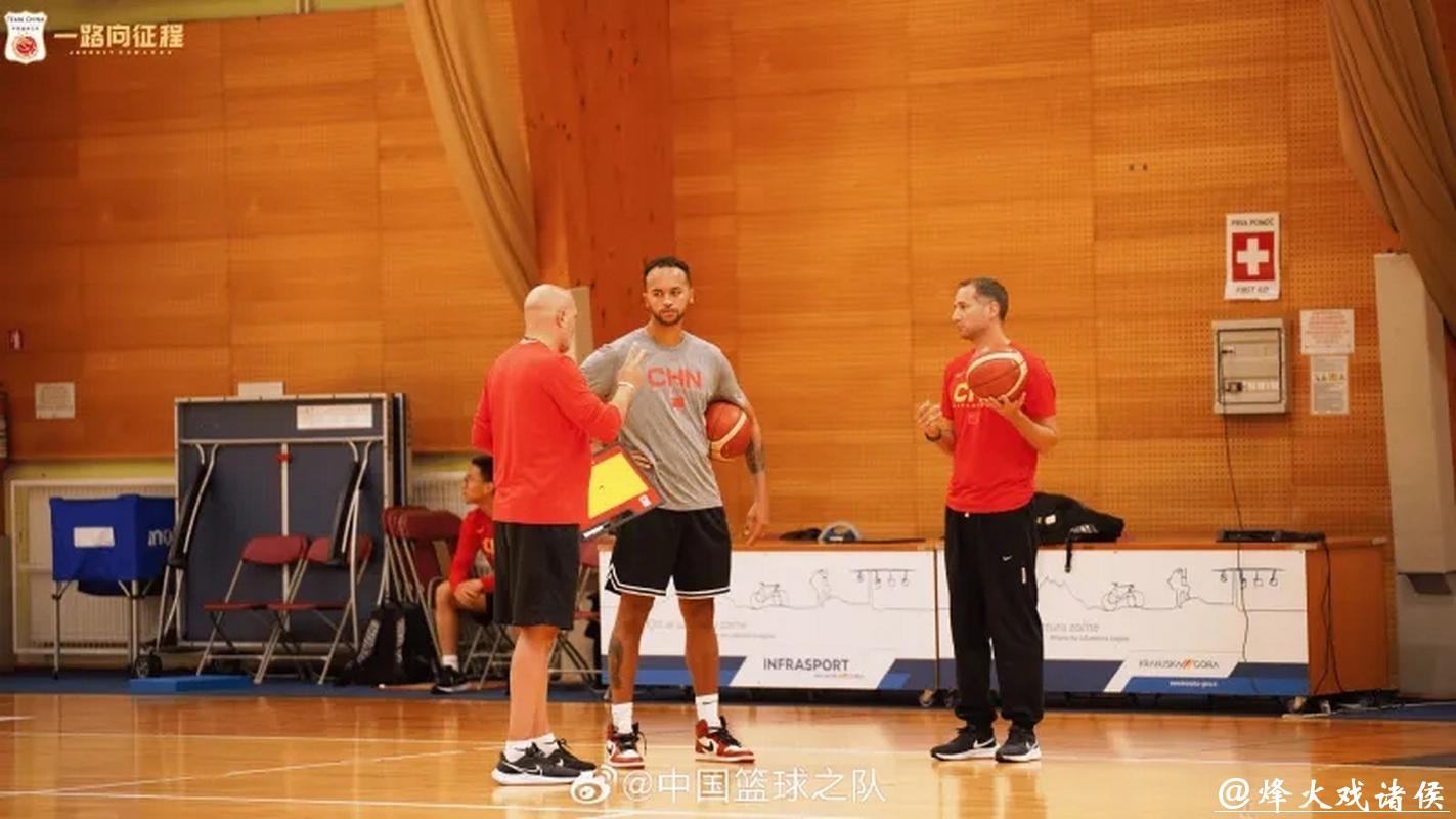 强将归队 李凯尔赴欧与中国男篮会合 强将归队 李凯尔赴欧与中国男篮会合